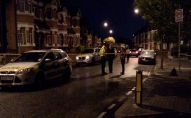 Terrorellenes rajtaütés Londonban, egy nőt lövés ért
