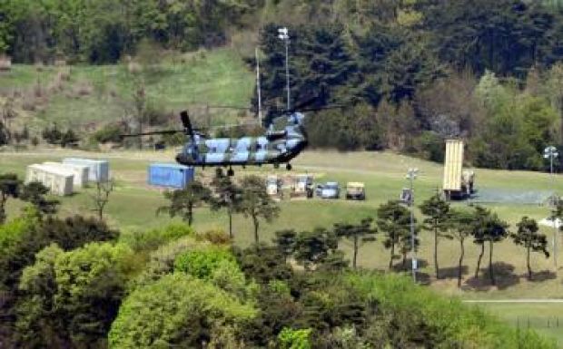 Hadrendbe állították Dél-Koreában a THAAD rakétavédelmi rendszert