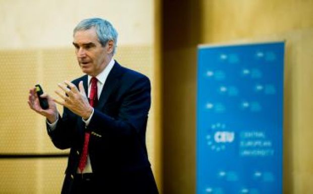 CEU-rektor: nem zár be az intézmény, de lehet, hogy elhagyja Magyarországot