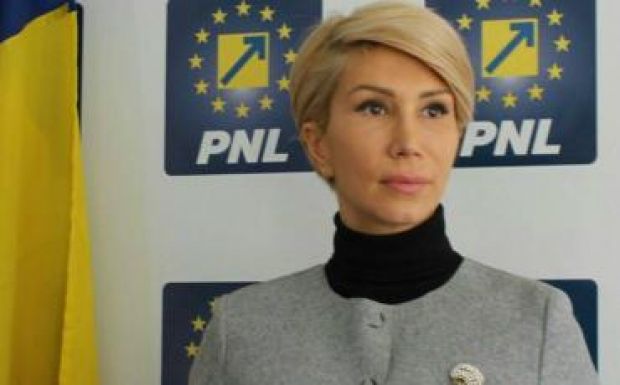 Közkegyelem: biankó lemondólevelet vár a kormányfőtől Raluca Turcan