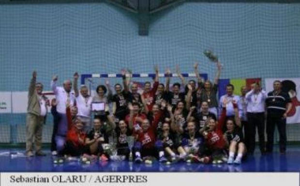 Kupát és érmeket kaptak a zilahi kézilabdás lányok 