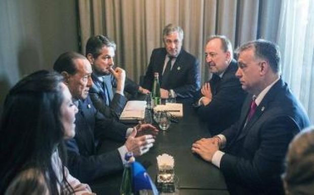 Az Európai Néppárt frakcióvezetője a lex CEU felfüggesztését kéri a Fidesztől