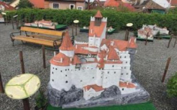 Erdély ismert épületeinek makettjeiből nyílt kiállítás Székelyudvarhelyen