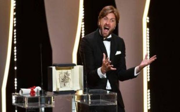 Svéd rendező polgárpukkasztó filmje nyerte az Arany Pálmát