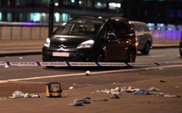 Marad a terrorkészültség szintje Londonban, felfüggesztették a választási kampányt