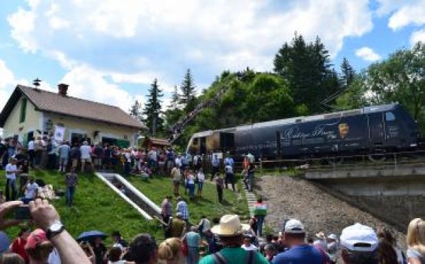 Az ezeréves határnál ünnepeltek a zarándokvonatok utasai