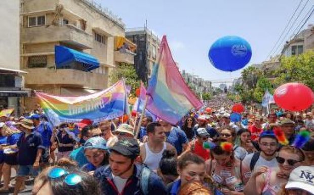 A meleg büszkeség legnagyobb izraeli felvonulásán Tel-Avivban 200 ezren vettek részt