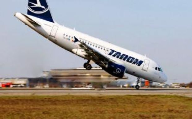 Zuhanó mutatók: a csőd felé repül az állami légitársaság, a Tarom