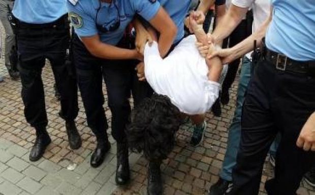 Nem hagyják annyiban az erőszakkal eltávolított, melegeket támogató lány ügyét 