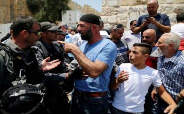 Több tucat palesztin sebesült meg Jeruzsálem óvárosánál