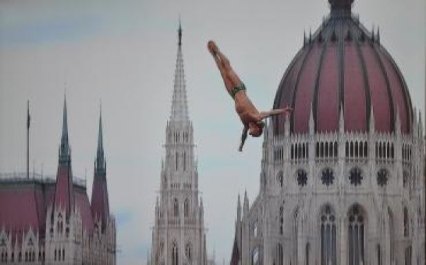Vizes vb: megnéztük az óriás-toronyugrók edzését a Batthyány térnél (GALÉRIA)