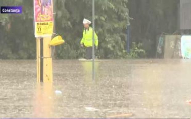 Menekülnek a turisták a román tengerpartról