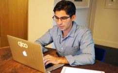 Ízlésvizsgáló startupba fektet be Elton John