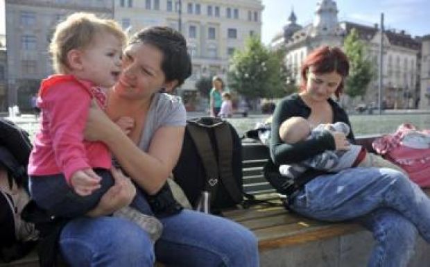 Megszavazták: felső határa lesz szeptembertől a gyermekgondozási díjnak