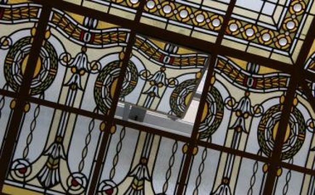 Róth Miksa egyik legszebb Tiffany-üvege vált láthatóvá néhány napra Kolozsváron