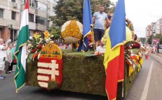 Virágkarnevál vonult végig Nagyváradon