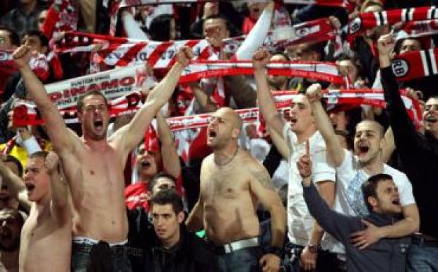 Magyarellenességért jelentették fel a Dinamo szurkolókat