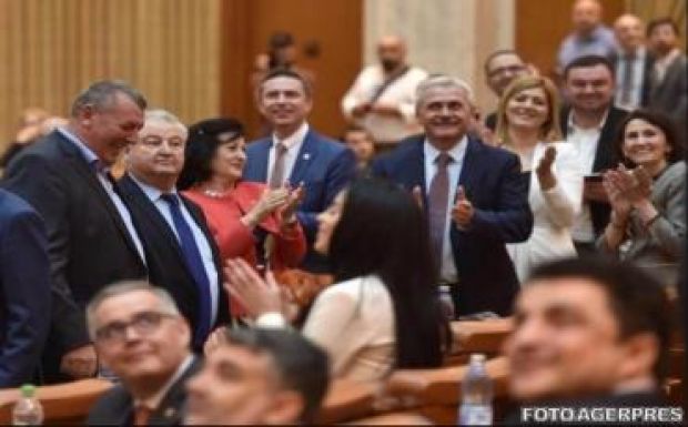 Így állnak a pártok és a politikusok egy friss felmérés szerint