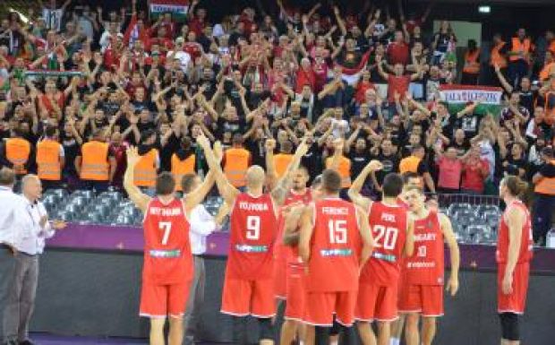 Kolozsvári kosár Eb: a zászlóégetés után zászlóerdő ünnepelte a magyar győzelmet