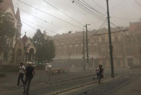 ÖSSZEFOGLALÓ - Nyolc halott, 67 sérült: rég nem látott vihar tombolt Erdélyben