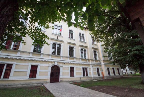 Dragnea kormányhatározattal vagy törvénnyel rendezné a katolikus gimnázium helyzetét