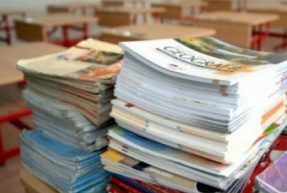 Közvitára bocsátották a tankönyvtörvényt