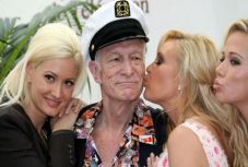 Elhunyt Hugh Hefner, a Playboy alapítója