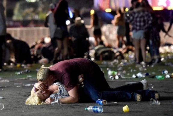 FRISSÍTVE - Legkevesebb ötven halottja van a Las Vegas-i vérengzésnek