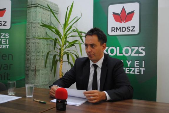 Csoma: nem mondunk le az anyanyelv-használati küszöb csökkentéséről