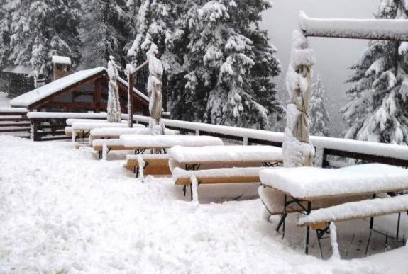 Mesebeli tél van a romániai hegyekben