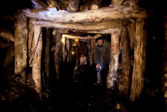 Húsz ezer lejjel támogatja a kormány a lupényi bányaomlás áldozatainak családját