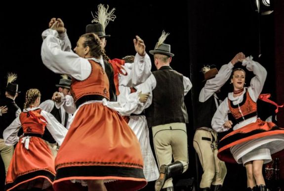 Közös gálaesttel zárták nagyváradi találkozójukat a néptáncegyüttesek