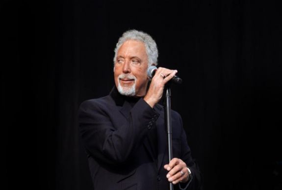 Tom Jones énekes szerint a zeneiparban is gyakori a szexuális zaklatás