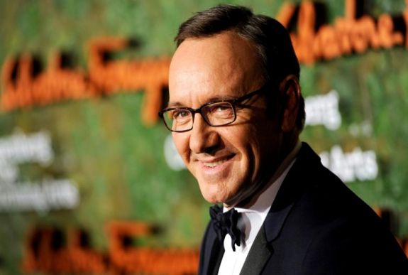 Kevin Spacey bejelentette, hogy meleg