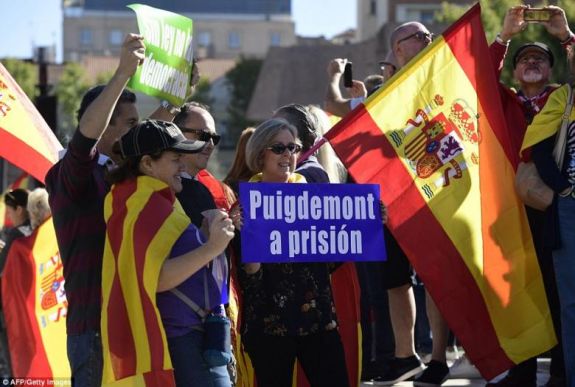 Lázadás miatt büntetőeljárást indítanak a Puigdemont-kormány ellen