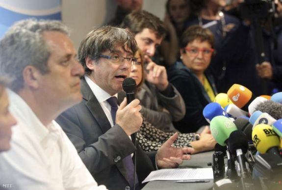 Egyelőre nem kér politikai menedéket Carles Puigdemont