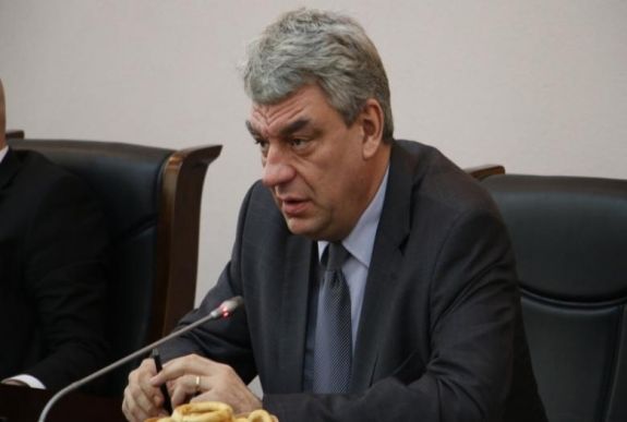 A kormányfő bizonygatja: nem csökkennek a bérek január elsejétől