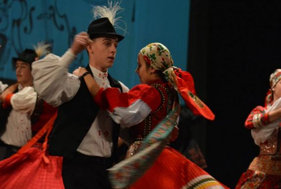 Társadalmi kérdések és hajnalig tartó buli vár a kolozsvári néptánctalálkozón