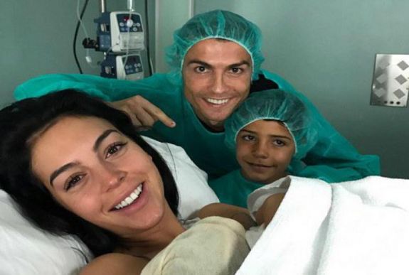 Megszületett Cristiano Ronaldo negyedik gyermeke
