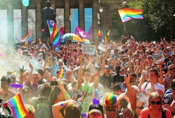 Ausztráliában télen bevezethetik a melegházasságot