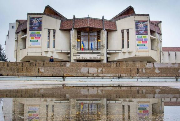 Szép könyv díj nem lesz, de saját újsággal jelentkezik a marosvásárhelyi könyvvásár