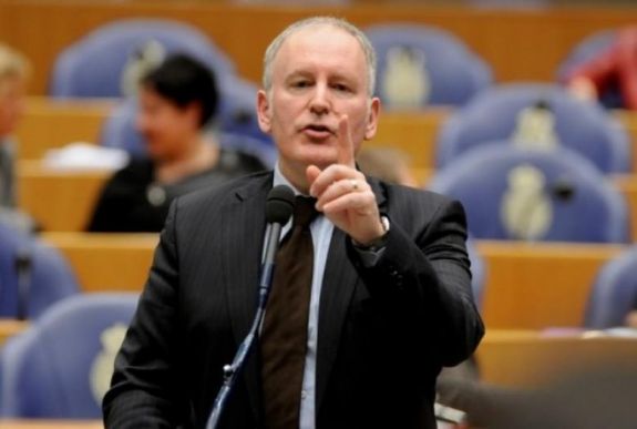 Az EP megszavazta a lengyelek ellen az „atombomba” cikkelyt