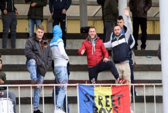 Betelt a pohár Csíkszeredában: a magyarokat gyalázták Botoșani-ban