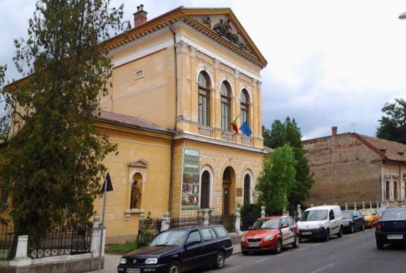 Szerződést kötött a Maros Megyei Tanács a Marosvásárhelyi Természettudományi Múzeum felújítására