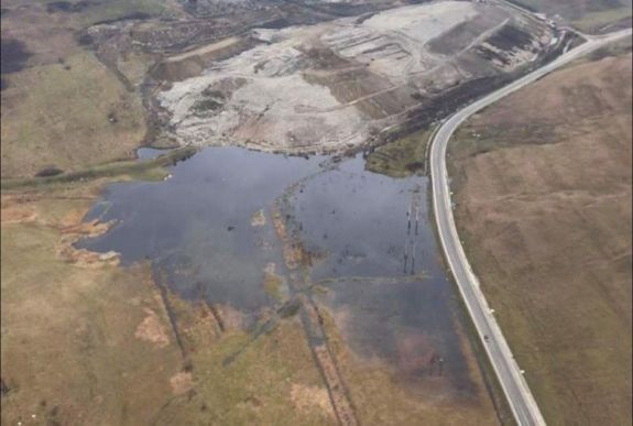 Megomlott a torlasz Pataréten, a mérgező csurgalék a Szamos fele tart