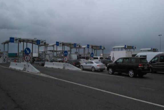 Tízezrek „menekülnek el” Romániából december elsejére