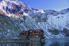 Lavinaveszélyre figyelmeztetnek a Fogarasi-havasokban