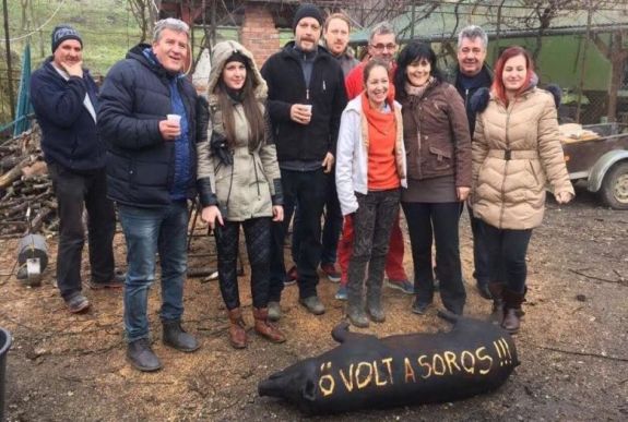 Bejárta a világot a Hargita megyei disznóvágásos fotó