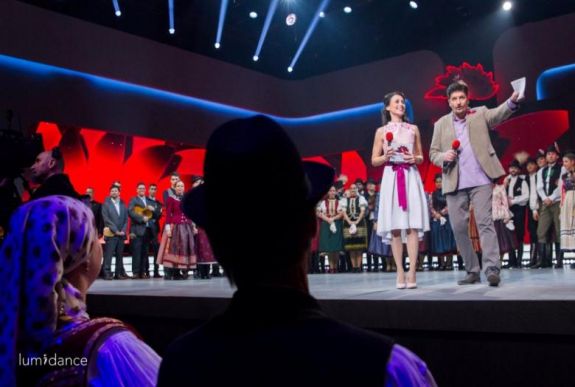 Pénteken zajlik a Fölszállott a páva döntője – erdélyieknek is szurkolhatunk