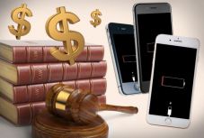 Szándékosan lassított iPhone-ok: beperelték a céget